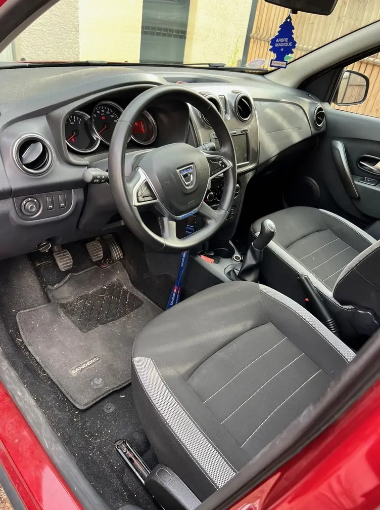 Dacia avant nettoyage